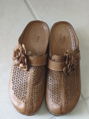 Spring Step Lilibean Women’s Tan 3D Floral Leather Slip-On Clog Sz 37